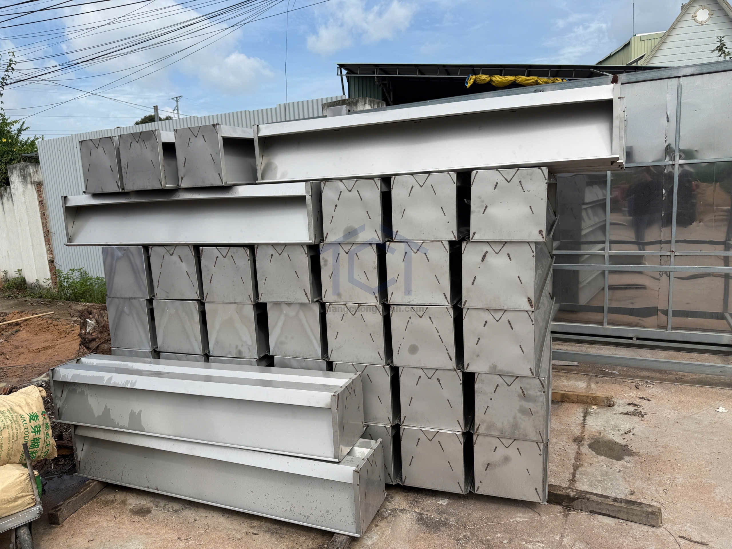 Máng vịt 1m8 - MV004